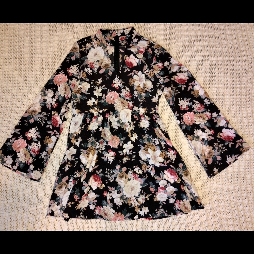 Floral dress /\ fit & flare /\ eyelet cutout